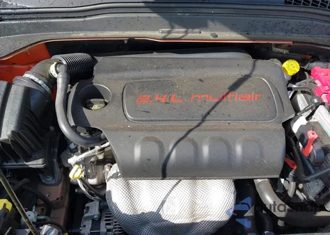 2018 Jeep Renegade Sport 4X4 из США, поврежденный, VIN ZACCJBAB8JPJ55880